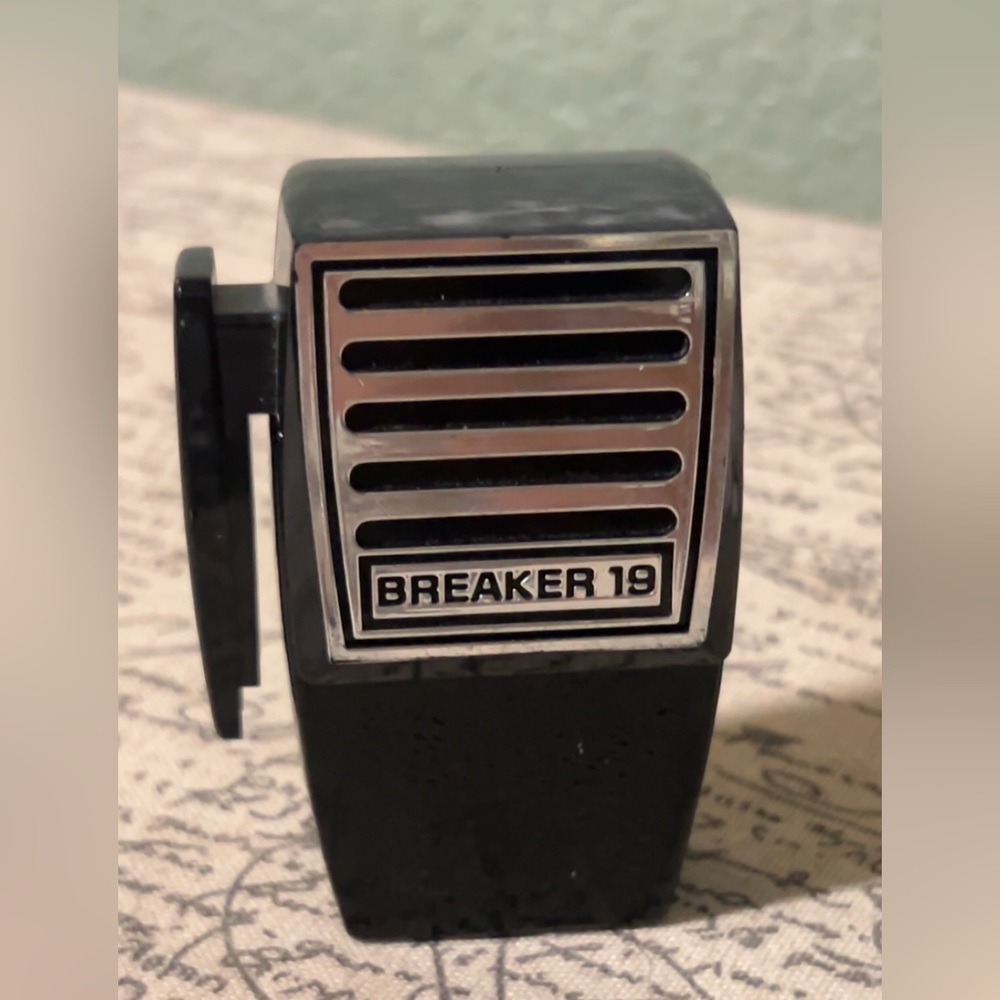 BREAKER 19 Vintage Black & Silver Microphone bottle
